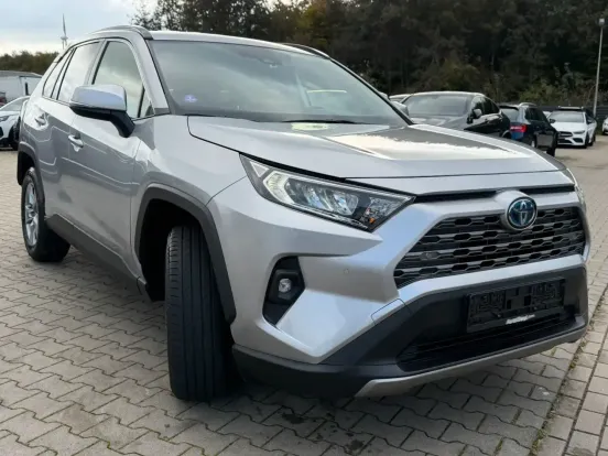 Toyota RAV4 Hybrid – Partenerul tău de încredere: Siguranță, Putere și Eficiență în Leasing pentru firma ta