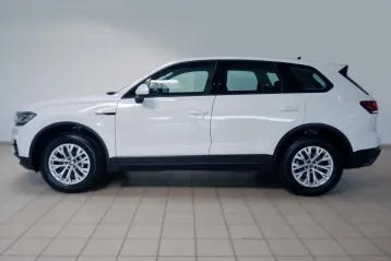 Volkswagen Touareg V6 – simbolul reușitei: performanță Premium și confort suprem în Leasing pentru firma ta