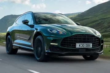 Aston Martin DBX: Supercar-ul pe care îl poți conduce zilnic. Exclusivism Britanic prin LeasingSH.ro