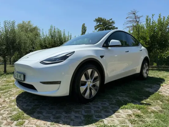 Tesla Model Y 2024 – 26.000 km, Electrică, Automat, AWD – Leasing Financiar sau Operațional pe Societate, Avans Minim 15-50%, Perioadă Maximă 5 Ani
