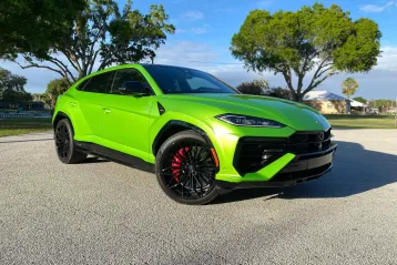 Cum să economisești bani de tren: ia-ți propriul Lamborghini Urus în leasing și lasă poveștile cu „amici” pentru ANAF