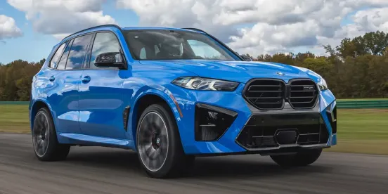 Cum să nu îngheți de frig mergând pe jos la Parlament: ia-ți un BMW X5 în leasing și lasă firmele de casă în pace