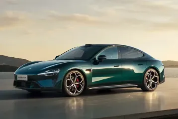 Xiaomi SU7 - analiza completă: poate un gigant tech să bată Porsche la el acasă?