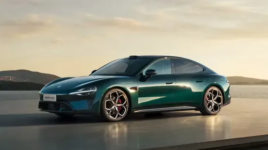Xiaomi SU7 - analiza completă: poate un gigant tech să bată Porsche la el acasă?