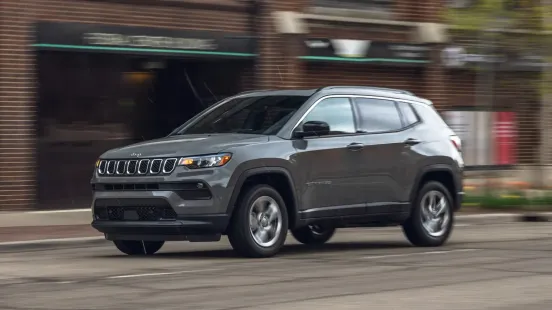 Oferta zilei: Un Jeep Compass robust și gata de drum, disponibil la un preț imbatabil