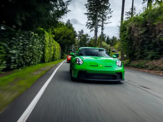 Review Porsche 911 (sau 992.2) - cum să vinzi aceeași mașină de 60 de ani și să-ți convingi contabilul că e o achiziție hibridă sustenabilă