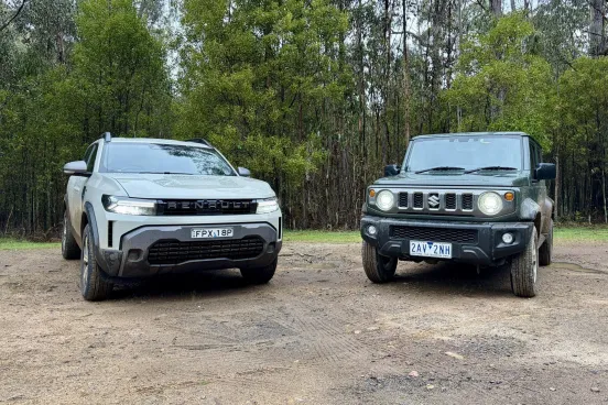 Suzuki Jimny vs. Dacia Duster: O analiză tehnică a celor mai accesibile legende 4x4