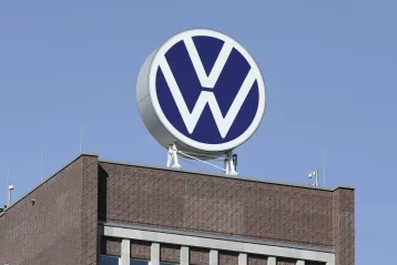 Ar putea BYD să cumpere Volkswagen? Scenariul apocaliptic al economiștilor germani și ascensiunea noului imperiu auto