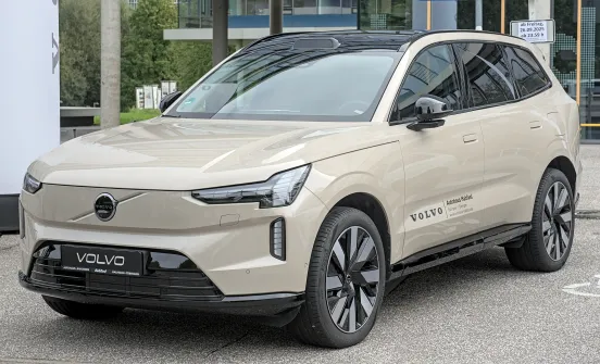 Review Volvo EX90: Fortăreața suedeză cu tehnologie LiDAR și pragmatismul finanțării inteligente