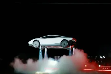 Tesla Roadster: Supercarul care zboară, promis din 2017. Avansul tău e deja în clasa a doua.