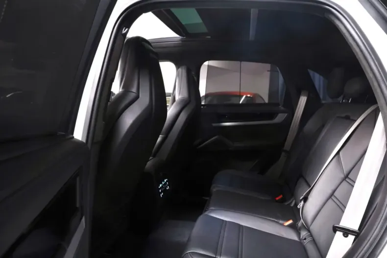 Porsche Cayenne din 2024 cu 24.490 km - oferta POR103312 - foto 11