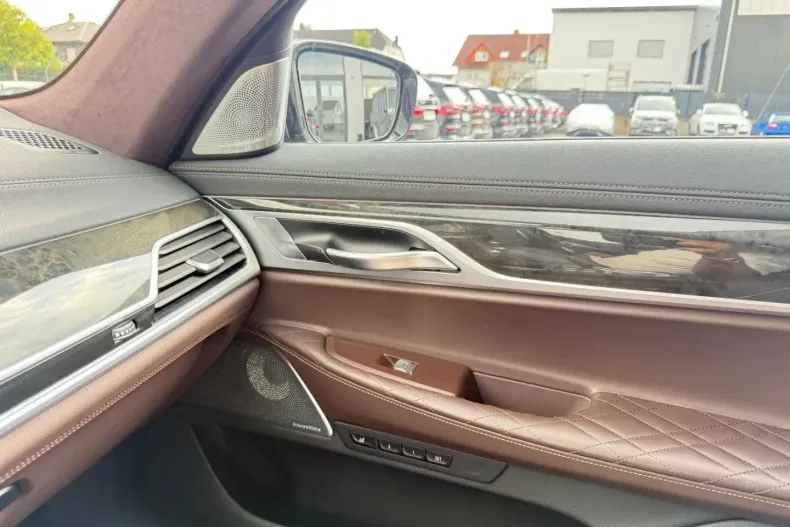 BMW 740 din 2022 cu 92.450 km - oferta BMW103331 - foto 40