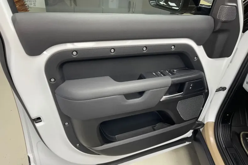 Land Rover Defender din 2021 cu 33.760 km - oferta LAN103357 - foto 22