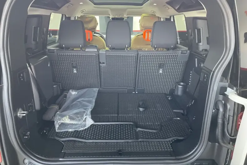 Land Rover Defender din 2021 cu 33.760 km - oferta LAN103357 - foto 26