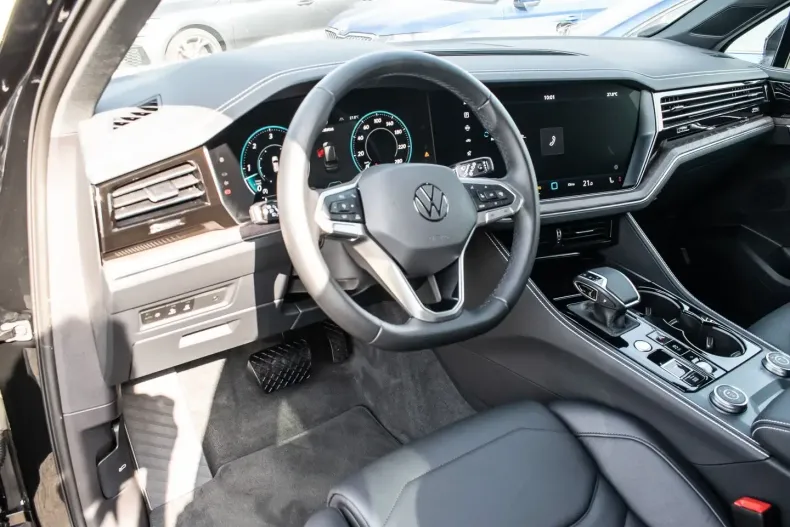 Volkswagen Touareg din 2024 cu 6.540 km - oferta VOL103361 - foto 8