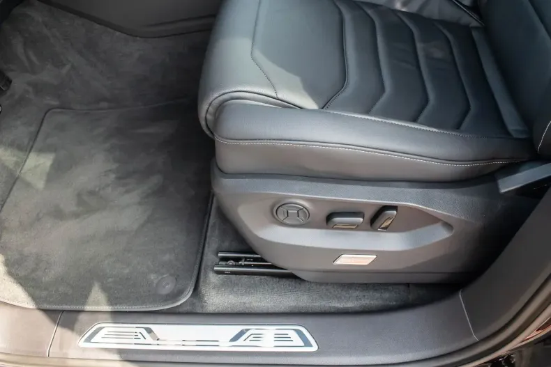 Volkswagen Touareg din 2024 cu 6.540 km - oferta VOL103361 - foto 14