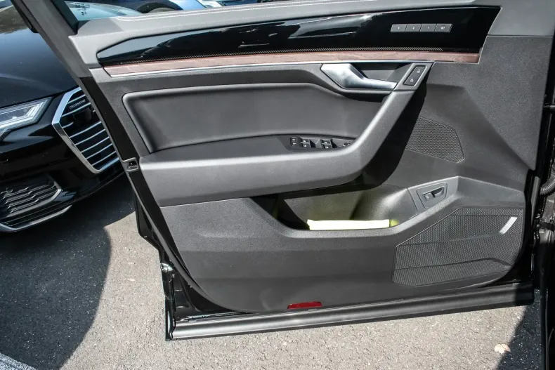 Volkswagen Touareg din 2024 cu 6.540 km - oferta VOL103361 - foto 16