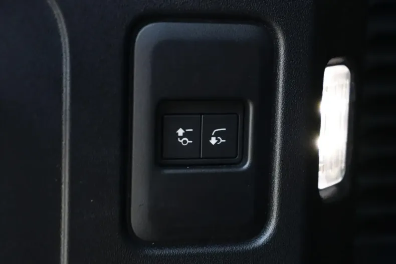 Land Rover Defender din 2024 cu 12.000 km - oferta LAN103362 - foto 24