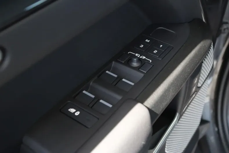 Land Rover Defender din 2024 cu 12.000 km - oferta LAN103362 - foto 29