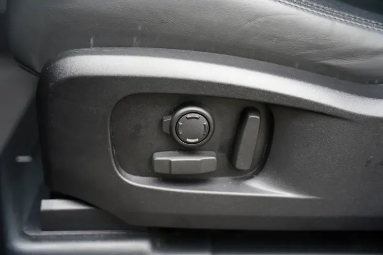 Land Rover Defender din 2023 cu 29.476 km - oferta LAN103365 - foto 25