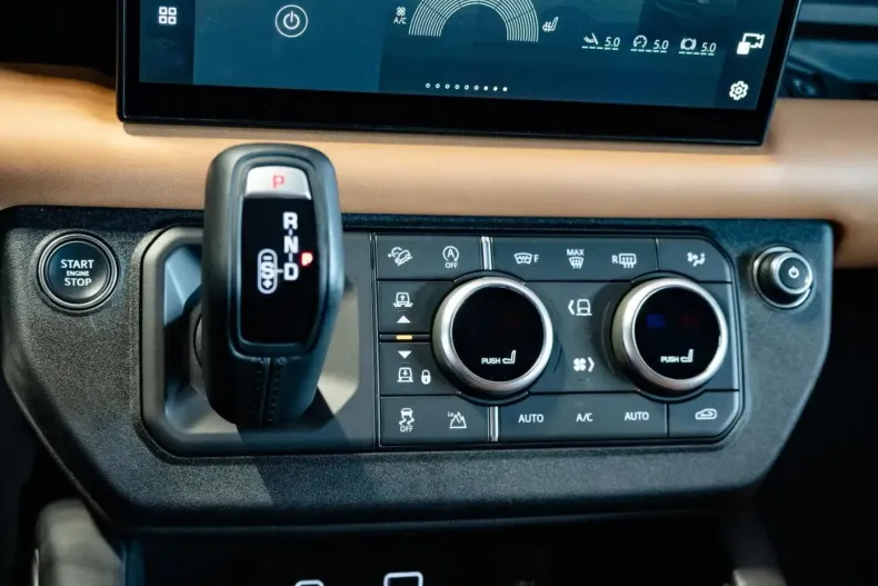 Land Rover Defender din 2023 cu 73.650 km - oferta LAN103367 - foto 15