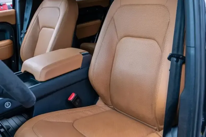 Land Rover Defender din 2023 cu 73.650 km - oferta LAN103367 - foto 17