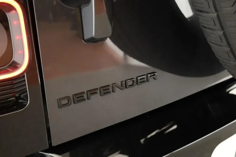 Land Rover Defender din 2023 cu 51.900 km - oferta LAN103368 - foto 11