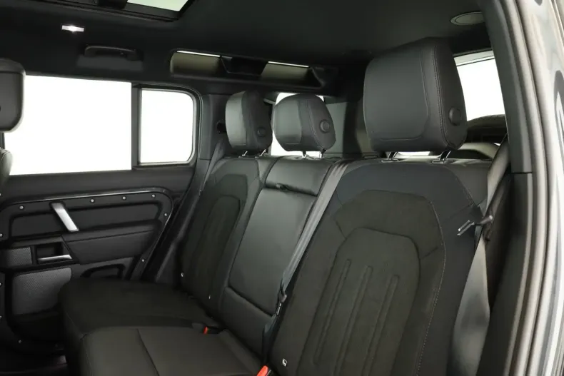 Land Rover Defender din 2023 cu 51.900 km - oferta LAN103368 - foto 18