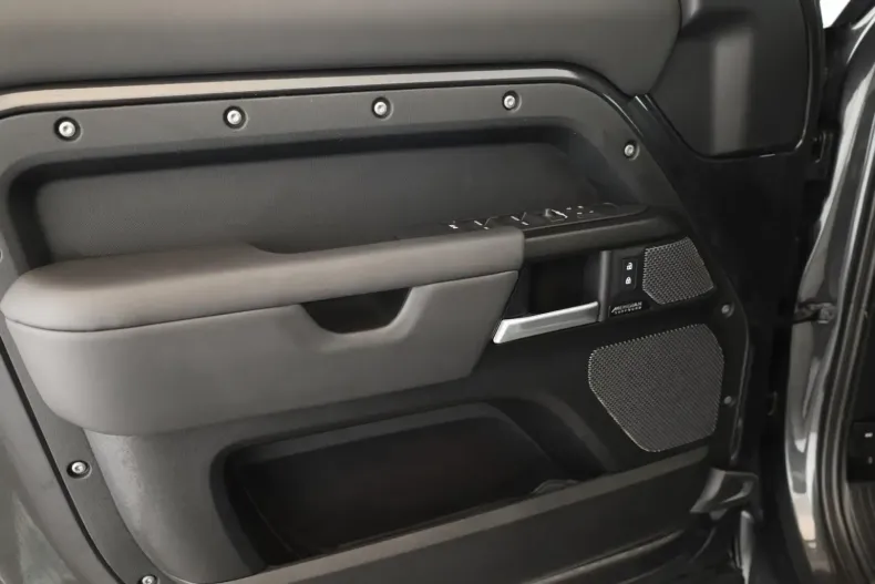 Land Rover Defender din 2023 cu 51.900 km - oferta LAN103368 - foto 21