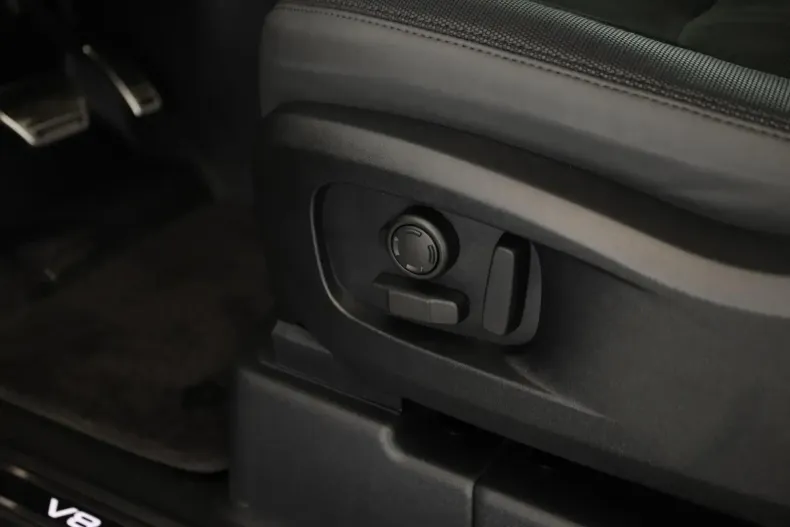 Land Rover Defender din 2023 cu 51.900 km - oferta LAN103368 - foto 23