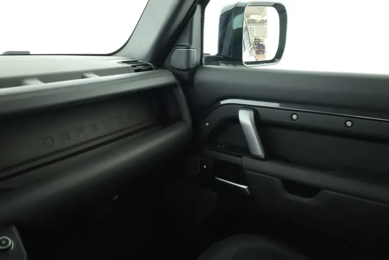 Land Rover Defender din 2023 cu 51.900 km - oferta LAN103368 - foto 25