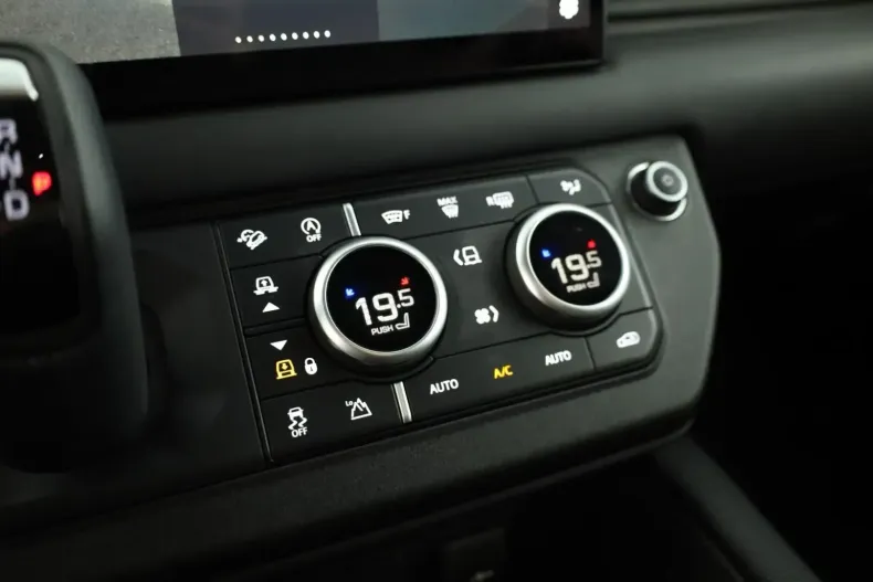 Land Rover Defender din 2023 cu 51.900 km - oferta LAN103368 - foto 26