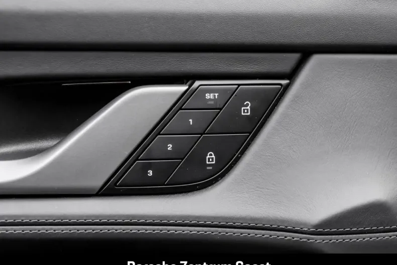 Porsche Taycan din 2023 cu 59.900 km - oferta POR103379 - foto 12