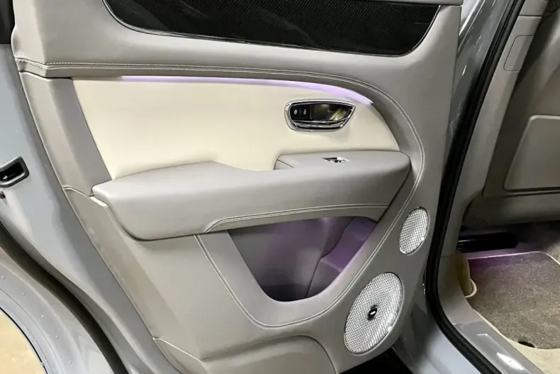 Bentley Bentayga din 2023 cu 7.500 km - oferta BEN103397 - foto 30