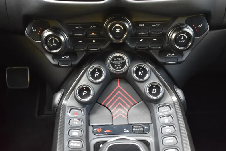 Aston Martin V8 Vantage din 2021 cu 3.100 km - oferta AST103402 - foto 14