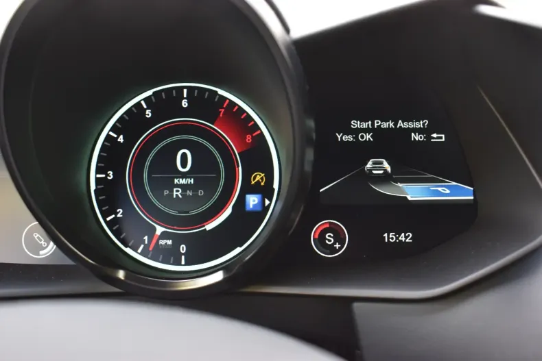 Aston Martin V8 Vantage din 2021 cu 3.100 km - oferta AST103402 - foto 17