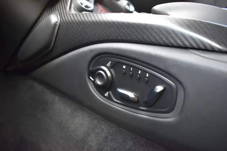 Aston Martin V8 Vantage din 2021 cu 3.100 km - oferta AST103402 - foto 18