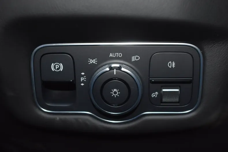 Aston Martin V8 Vantage din 2021 cu 3.100 km - oferta AST103402 - foto 19