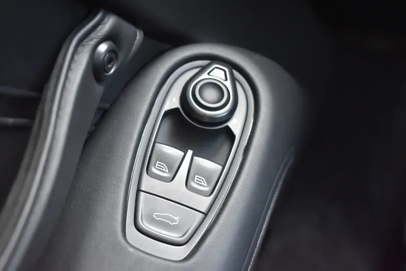 Aston Martin V8 Vantage din 2021 cu 3.100 km - oferta AST103402 - foto 20