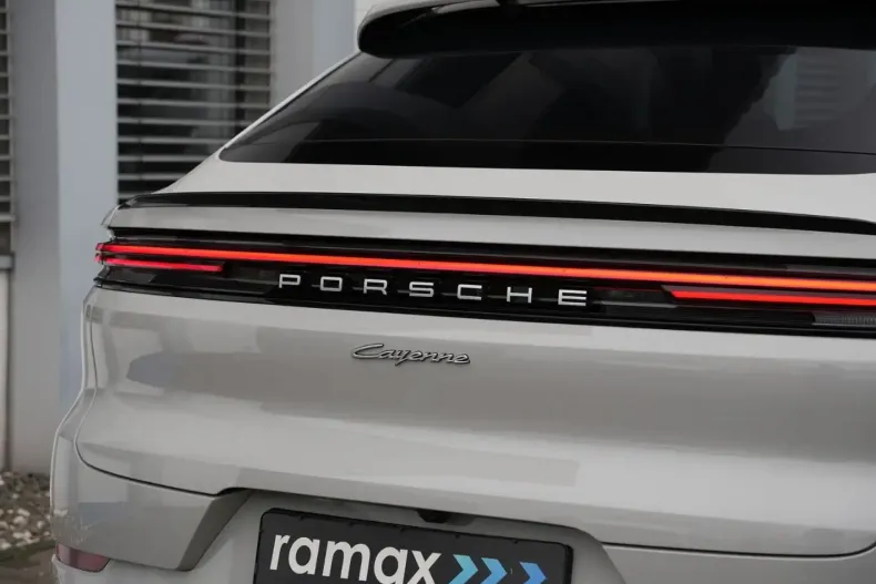 Porsche Cayenne din 2024 cu 16.900 km - oferta POR103415 - foto 9