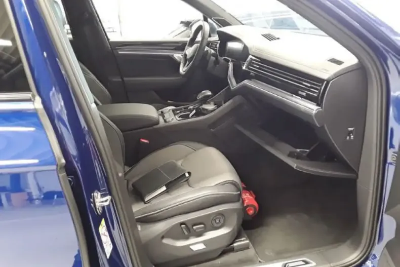 Volkswagen Touareg din 2024 cu 16.100 km - oferta VOL103439 - foto 4