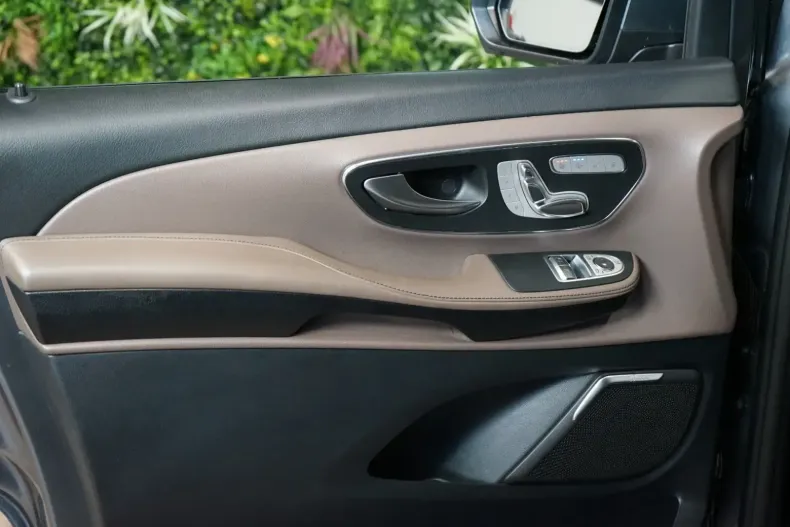 Mercedes-Benz V 300 din 2021 cu 56.835 km - oferta MER103440 - foto 11