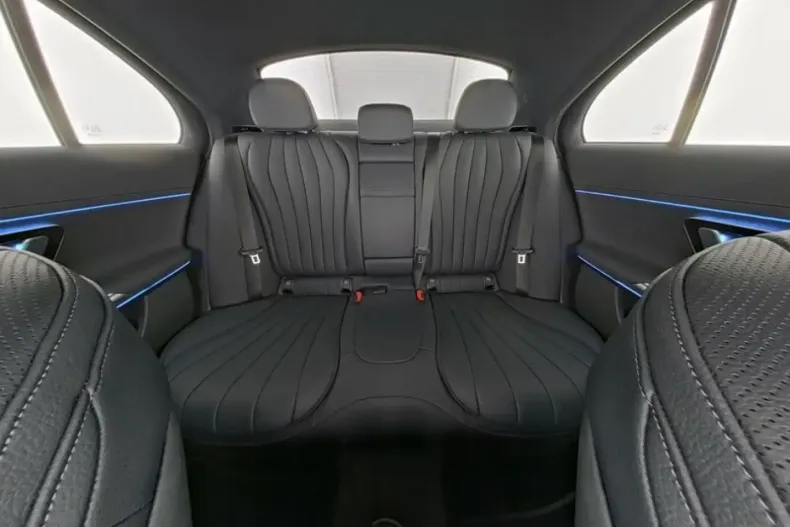 Mercedes-Benz E 300 din 2024 cu 17.051 km - oferta MER103461 - foto 9