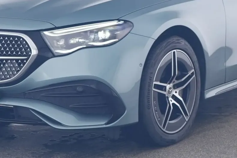 Mercedes-Benz E 300 din 2024 cu 10.831 km - oferta MER103463 - foto 2