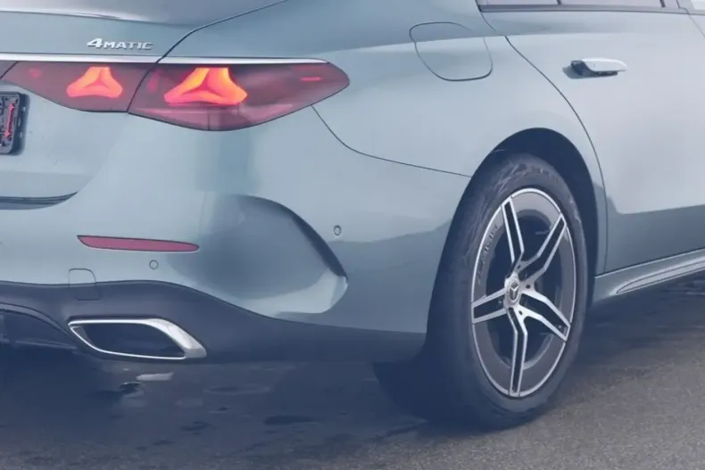 Mercedes-Benz E 300 din 2024 cu 10.831 km - oferta MER103463 - foto 3