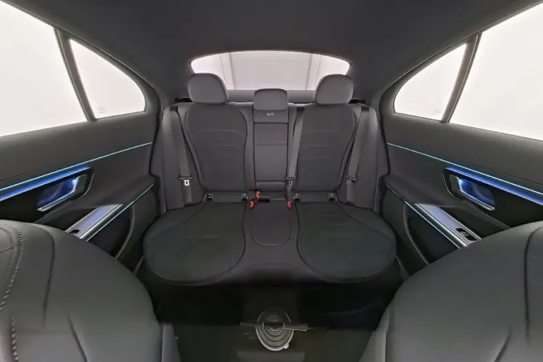 Mercedes-Benz E 300 din 2024 cu 10.831 km - oferta MER103463 - foto 8