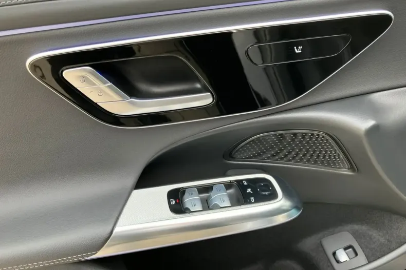 Mercedes-Benz E 200 din 2024 cu 16.500 km - oferta MER103470 - foto 6