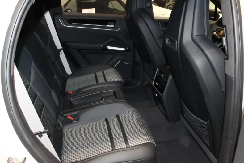 Porsche Cayenne din 2024 cu 27 km - oferta POR103473 - foto 8