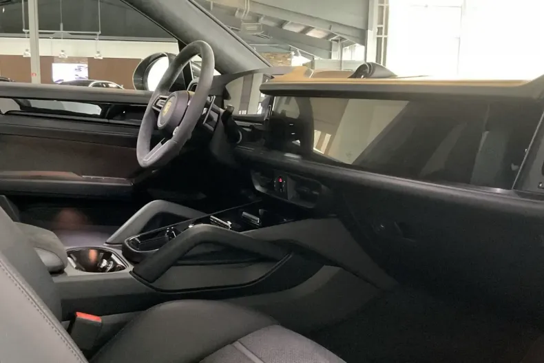 Porsche Cayenne din 2025 cu 9.900 km - oferta POR103488 - foto 6