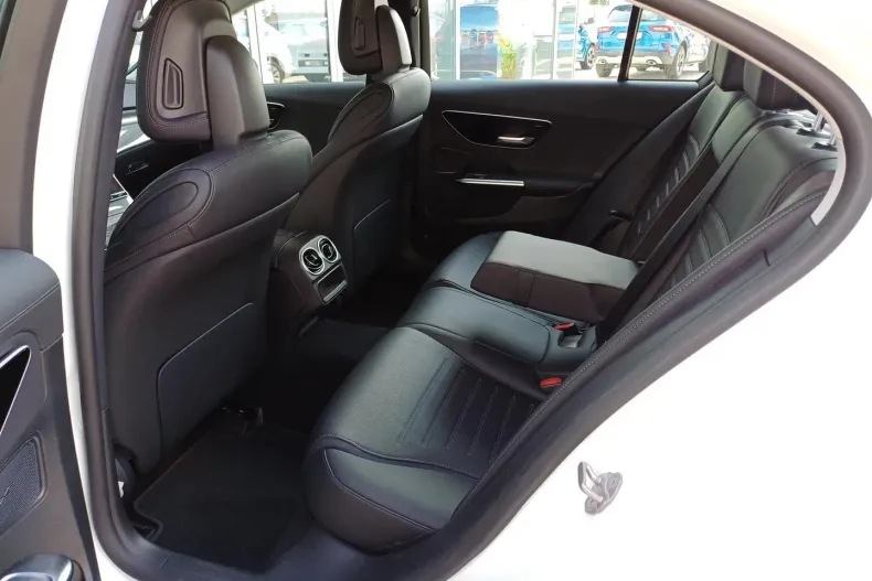 Mercedes-Benz 180 din 2022 cu 6.320 km - oferta MER100584 - foto 18